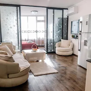 nice-apartament-with-sea-and-mountain-views.batumihotels.net/